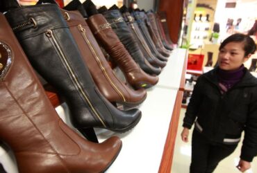 Fashion Meets Function: How To Style Your Work Boots For Everyday Wear    #beverlyhills #beverlyhillsmagazine #dressy-casualoutfits #styleworkboots #stylishlook #rippedjeans #leatherjacket