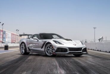 Fast Car: The Chevrolet Corvette ZR1 #beverlyhills #beverlyhillsmagazine #bevhillsmag #Chevroletcorvette #ChevroletCorvetteZR1 #2019chevroletcorvettezr1 #fastcar #luxurysportscar #luxurycar #dreamcar #coolcar #Americanfastcar #poshcar #stylishcar #carmagazine #popularcarmagazine #