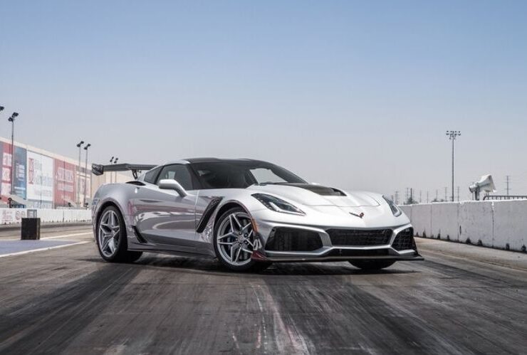 Fast Car: The Chevrolet Corvette ZR1 #beverlyhills #beverlyhillsmagazine #bevhillsmag #Chevroletcorvette #ChevroletCorvetteZR1 #2019chevroletcorvettezr1 #fastcar #luxurysportscar #luxurycar #dreamcar #coolcar #Americanfastcar #poshcar #stylishcar #carmagazine #popularcarmagazine #