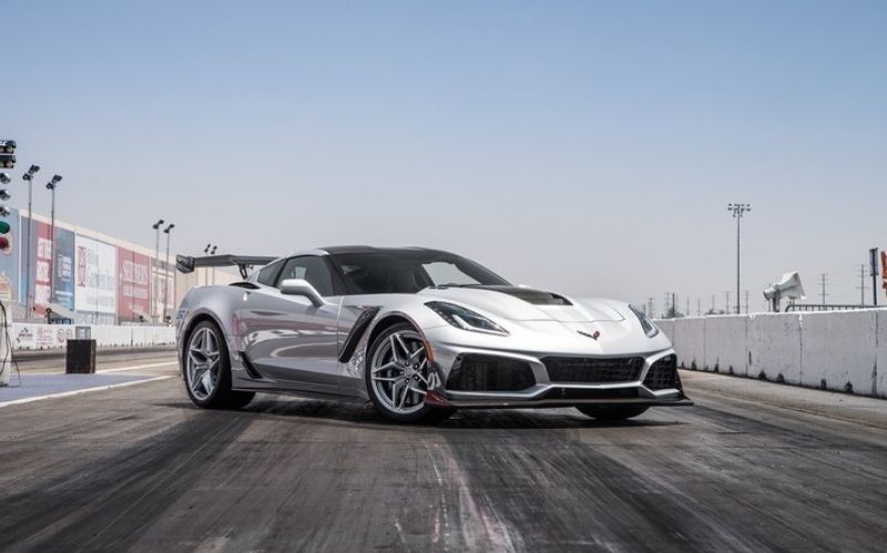 Fast Car: The Chevrolet Corvette ZR1 #beverlyhills #beverlyhillsmagazine #bevhillsmag #Chevroletcorvette #ChevroletCorvetteZR1 #2019chevroletcorvettezr1 #fastcar #luxurysportscar #luxurycar #dreamcar #coolcar #Americanfastcar #poshcar #stylishcar #carmagazine #popularcarmagazine #