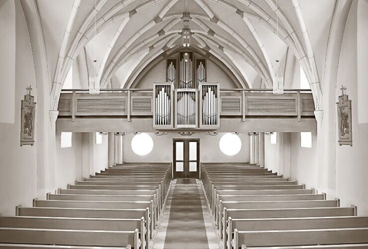 Finding the Best Church Chairs #beverlyhills #beverlyhillsmagazine #churchchairs #churchmembers #metalframes #choosingchairsforchurch