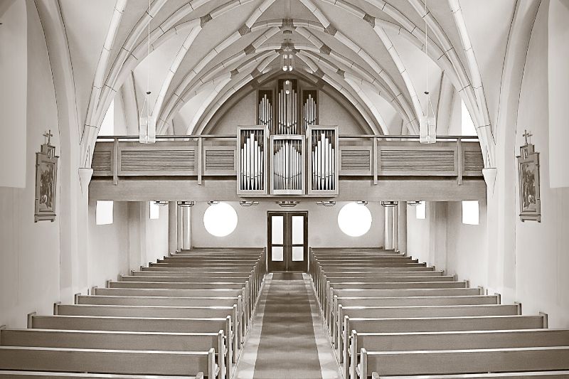 Finding the Best Church Chairs #beverlyhills #beverlyhillsmagazine #churchchairs #churchmembers #metalframes #choosingchairsforchurch
