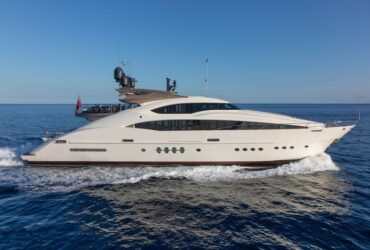 Four Jacks #yachts #luxuryyachts #bevhillsmag #beverlyhillsmagazine #beverlyhills
