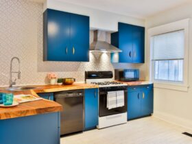Fun Kitchen Design Trends to Try This Year #beverlyhills #beverlyhillsmagazine #kitchendesign #kitchenstand #quartzcountertops #dreamkitchen #showcasingpieces