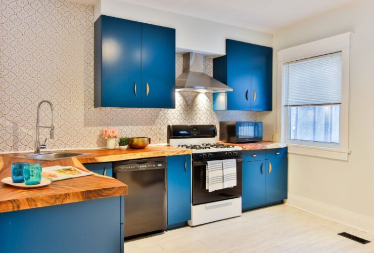 Fun Kitchen Design Trends to Try This Year #beverlyhills #beverlyhillsmagazine #kitchendesign #kitchenstand #quartzcountertops #dreamkitchen #showcasingpieces