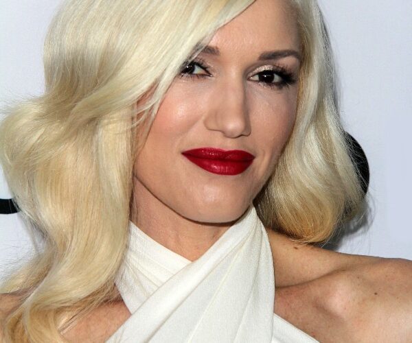 Celebrity of the Week: Gwen Stefani #bevhillsmag #beverlyhillsmagazine #beverlyhills #celebrities #moviestars #hollywoodspotlight #celebrities #GWENSTEFANI