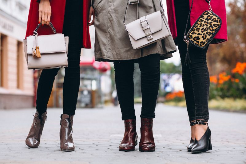 Handbag Shopping #beverlyhills #beverlyhillsmagazine #handbagshopping #designeritems #sellhandbag