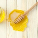 Here's How Honey Helps Prevent Hair Fall & Other Conditions #beverlyhills #beverlyhillsmagazine #naturalproducts #haircare #hairloss #hairfall #honeyshampoo