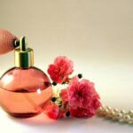Here's How To Choose The Right Perfume Scent #bevhillsmag #beverlyhills #beverlyhillsmagazine #perfume #rightscent #wearingperfume #beautyindustry