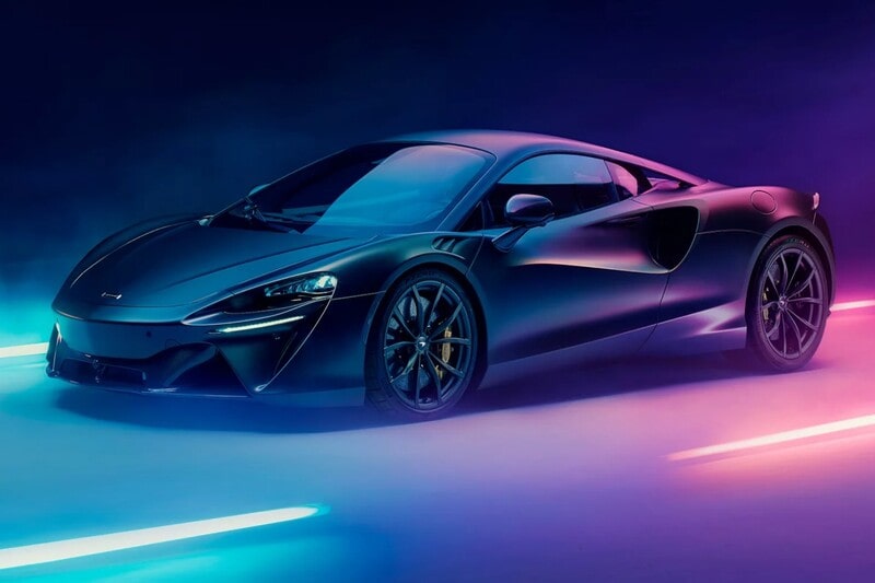 High Performance Hybrid Supercar: McLaren Artura #cars #bevhillsmag #beverlyhillsmagazine #beverlyhill