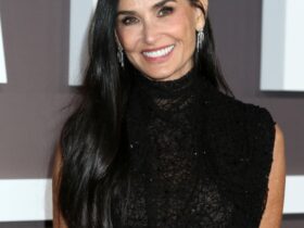 7 Ways To Get A Beautiful Celebrity Smile #CelebritySmile #SmileMakeover #CosmeticDentistry #LuxuryBeauty #BeautifulSmile #TeethWhitening #DentalCare #LuxuryLifestyle #DemiMoore