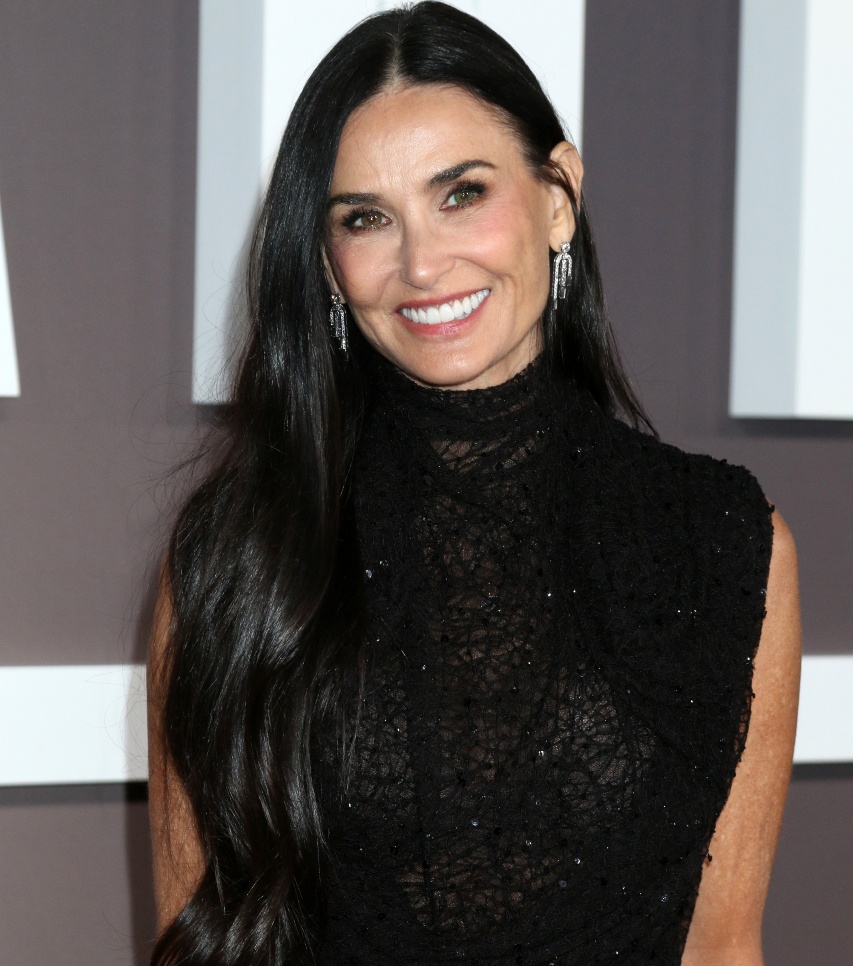 7 Ways To Get A Beautiful Celebrity Smile #CelebritySmile #SmileMakeover #CosmeticDentistry #LuxuryBeauty #BeautifulSmile #TeethWhitening #DentalCare #LuxuryLifestyle #DemiMoore
