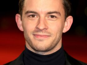 Hollywood Spotlight: Jonathan Bailey – From Stage Sensation to Global TV Star #JonathanBailey #Hollywood #Celebrities #MovieStars #BeverlyHillsMagazine #BeverlyHills #BevHillsMag #HollywoodSpotlight #CelebrityInterviews #Celebrities