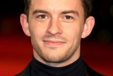 Hollywood Spotlight: Jonathan Bailey – From Stage Sensation to Global TV Star #JonathanBailey #Hollywood #Celebrities #MovieStars #BeverlyHillsMagazine #BeverlyHills #BevHillsMag #HollywoodSpotlight #CelebrityInterviews #Celebrities