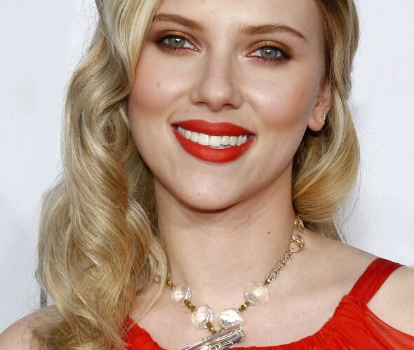 Hollywood Spotlight: Scarlett Johansson Hollywood Spotlight: #scarlettjohansson #hollywood #celebrities #moviestars #beverlyhillsmagazine #beverlyhills #bevhillsmag
