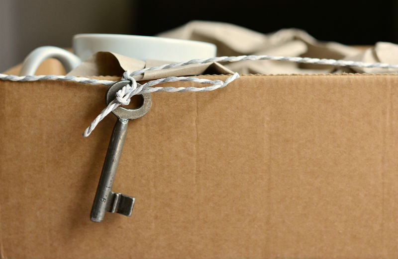 Moving Box with Kitchen Cups