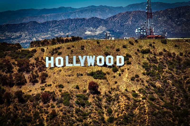 Luxury Sight Seeing in Los Angeles- Hollywood SIgn #losangeles #moviestars #celebrities #beverlyhills #beverlyhillsmagazine ##luxury #bevhillsmag #cars #rich #famous #travel #sightseeing