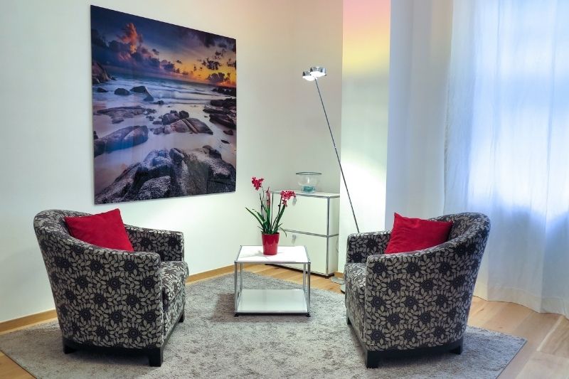 Home Decor Trends to Keep an Eye On #beverlyhills #beverlyhillsmagazine #bevhillsmag #vintagefurniture #homedecor #decortrends #fashiontrend #interiordesigner