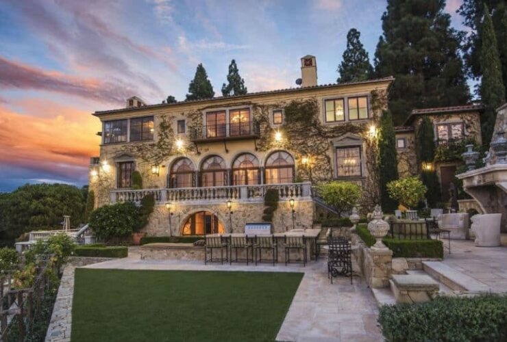 A Romantic Palo Verdes Estates Mansion #California #realestate #palosverdes #mansion #dream #homes #estates #beautiful #mansions #homesweethome #luxuryhomes #dreamhomes #homesforsale #luxurylifestyle #beverlyhills #BevHillsMag
