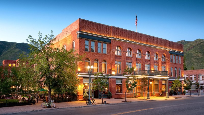 Hotel Jerome: #bevhillsmag #aubergeresorts #aspen #colorado #mountainview
