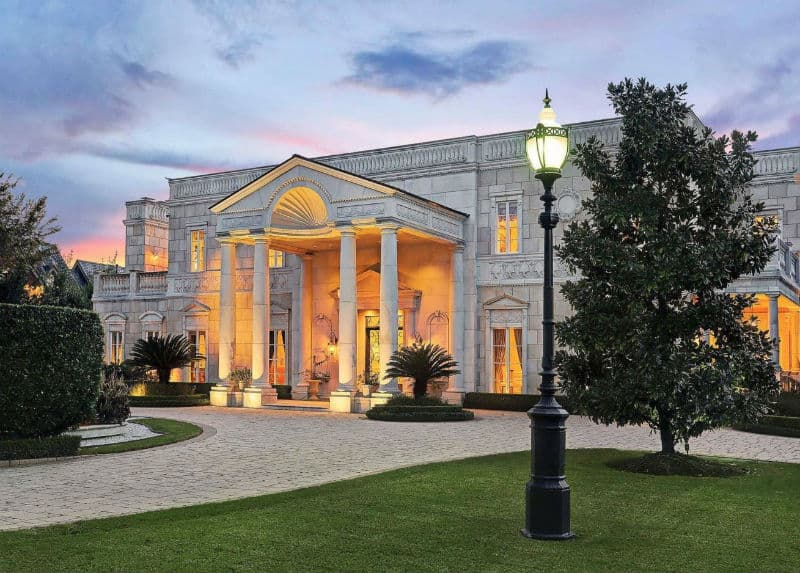 Luxury Home in Houston, Texas For Sale $14,900,000 #beverlyhills #beverlyhillsmagazine #luxury #realestate #homesforsale #houston #texas #dreamhomes