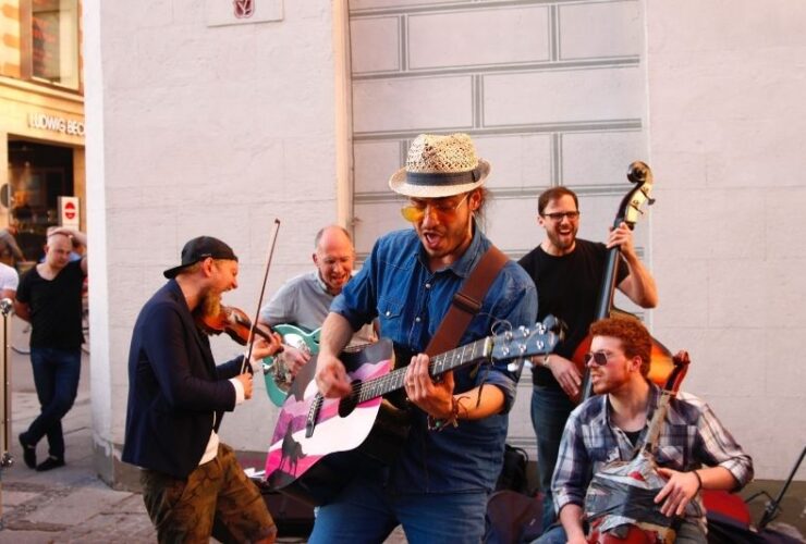 How Can Musicians Get More Paying Gigs? #beverlyhills #beverlyhillsmagazine #bevhillsmag #onlinegigs #payinggigs #musicians #promoteyourtalent