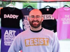 How Color Choice Affect Custom Printed T-Shirts #beverlyhills #beverlyhillsmagazine #bevhillsmag #customprintedt-shirt #customprintingt-shirt #t-shirtcolorcombinations