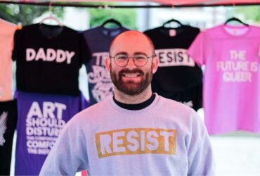 How Color Choice Affect Custom Printed T-Shirts #beverlyhills #beverlyhillsmagazine #bevhillsmag #customprintedt-shirt #customprintingt-shirt #t-shirtcolorcombinations