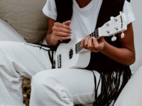 How Playing a Musical Instrument Can Benefit Your Life #beverlyhills #beverlyhillsmagazine #musicalinstrument #improvephysicalhealth #mentalhealth #socialskills