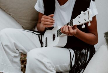 How Playing a Musical Instrument Can Benefit Your Life #beverlyhills #beverlyhillsmagazine #musicalinstrument #improvephysicalhealth #mentalhealth #socialskills