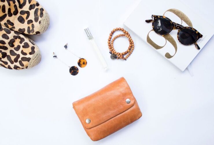 How To Accessorize Your Look This Year #beverlyhills #beverlyhillsmagazine #personalstyle #upgradeyouroutfit #fashionstatement #accessorizingyouroutfit #goldjewelry #fashiontrends #seasonedfashionista #bevhillsmag