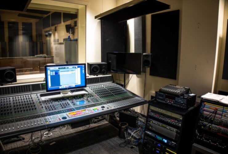 How To Build the Perfect Recording Studio At Home #beverlyhills #beverlyhillsmagazine #recordingstudio #recordstudio #recordingroom #musicrecordingstudios #musicproduction #homestudio #bevhillsmag