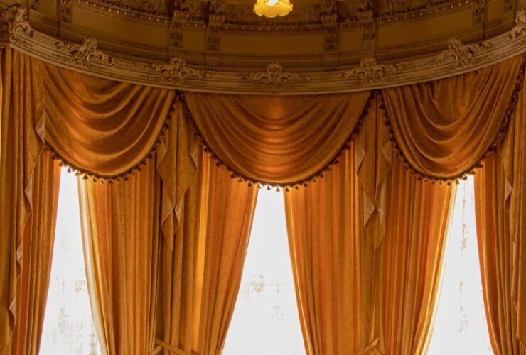 How To Choose the Best Curtain Color #beverlyhills #beverlyhillsmagazine #curtaincolors #bestcolorschemes #favouritecolor #redecoratingyourspace