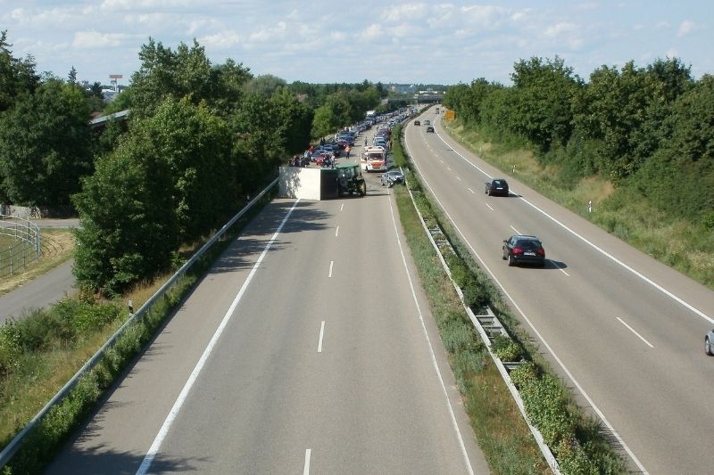 How To Find Help After Being In A Road Accident #beverlyhills #beverlyhillsmagazine #bevhillsmag #roadaccident #personalinjuryattorney #medicalattention