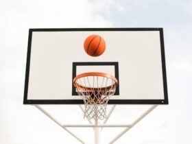 How To Find The Right-Sized Basketball Hoop #beverlyhills #beverlyhillsmagazine #bevhillsmag #basketballhoop #basketballgame #basketballring