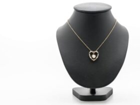 How To Flaunt Your Style With A Diamond Chain #beverlyhills #beverlyhillsmagazine #diamondchain #necklace #jewellery #bevhillsmag