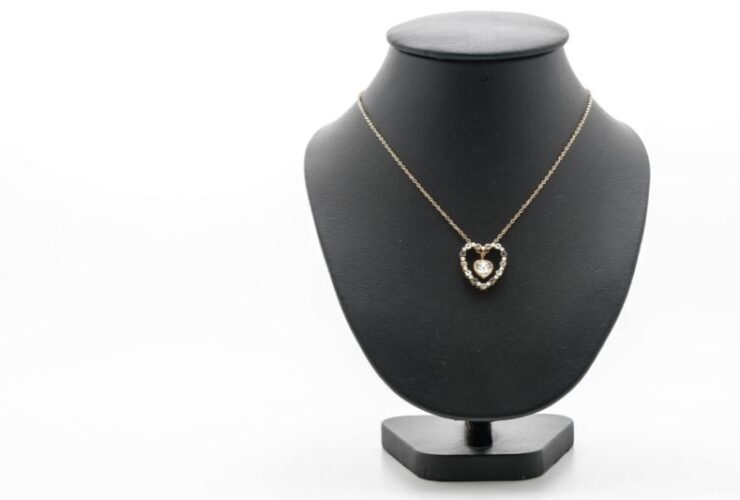 How To Flaunt Your Style With A Diamond Chain #beverlyhills #beverlyhillsmagazine #diamondchain #necklace #jewellery #bevhillsmag