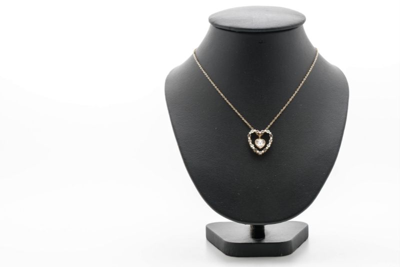 How To Flaunt Your Style With A Diamond Chain #beverlyhills #beverlyhillsmagazine #diamondchain #necklace #jewellery #bevhillsmag