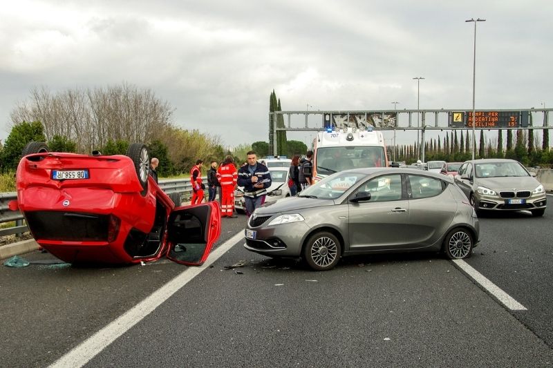 How to Help Someone Involved in a Car Accident #beverlyhills #beverlyhillsmagazine #bevhillsmag #caraccident #attorney #evidence #offerfirstaid #physicalinjury #propertydamage