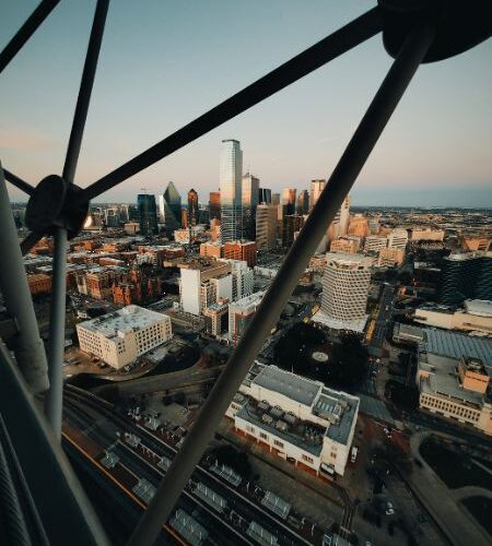 How To Organize A Fun Weekend For Your Friends In Dallas #beverlyhills #beverlyhillsmagazine #biking #hiking #outdooractivities #funweekend