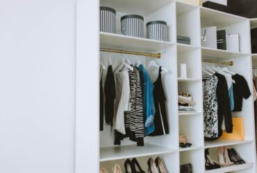 How To Organize Your Clothes And Why It's Important #beverlyhills #beverlyhillsmagazine #organizeyourcloset #keepyourclosetorganized #bevhillsmag
