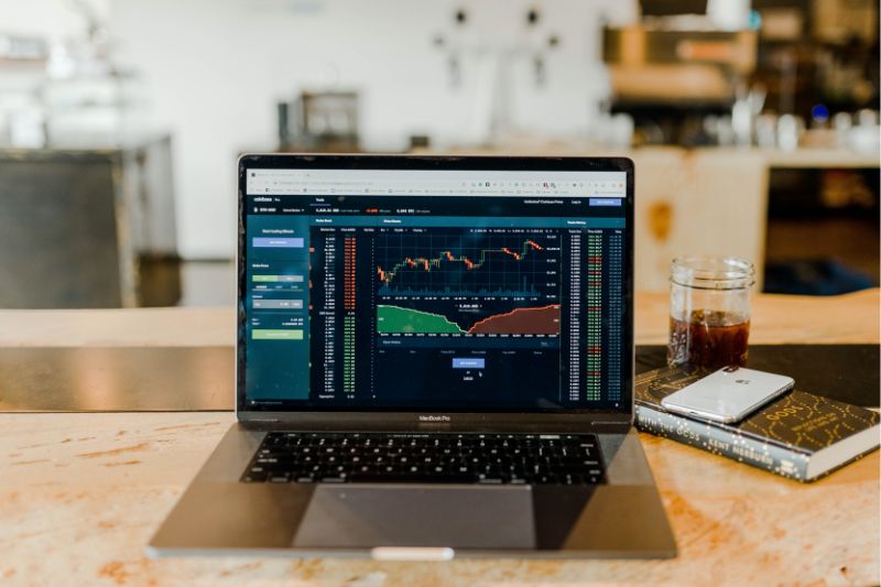 How To Seek Out The Best Investment Opportunities #beverlyhills #beverlyhillsmagazine #safeinvestments #improveyourpesonalfinances #bestinvestmentopportunities #financialadvisor #bevhillsmag