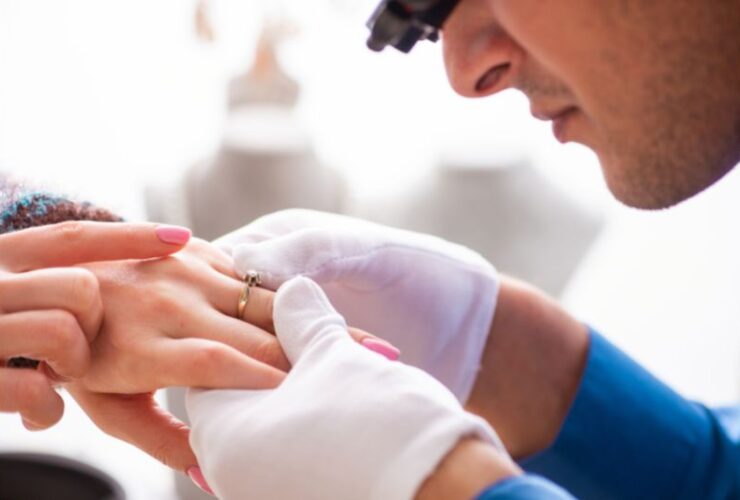 How To Sell My Jewelry To Jewelry Buyers #beverlyhills #beverlyhillsmagazine #jewelrystores #jewelrybuyers #onlinemarketplace #sellingyourjewelry