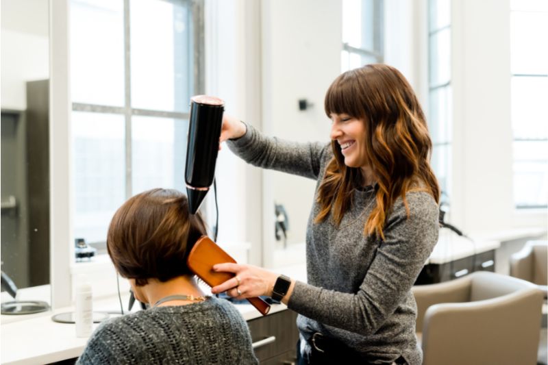 How To Update Your Look To Become Youthful #beverlyhillsmagazine #beverlyhills #updateyourlooktobecomeyouthful #skincareroutine #beautyproduct #antiaging