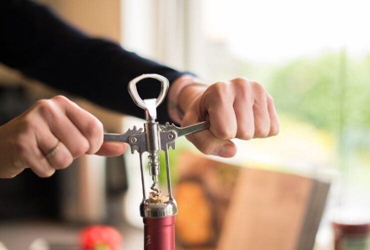 How To Use Different Types Of Corkscrew #beverlyhills #beverlyhillsmagazine, #bevhillsmags #winestorage #winecork #corkscrews