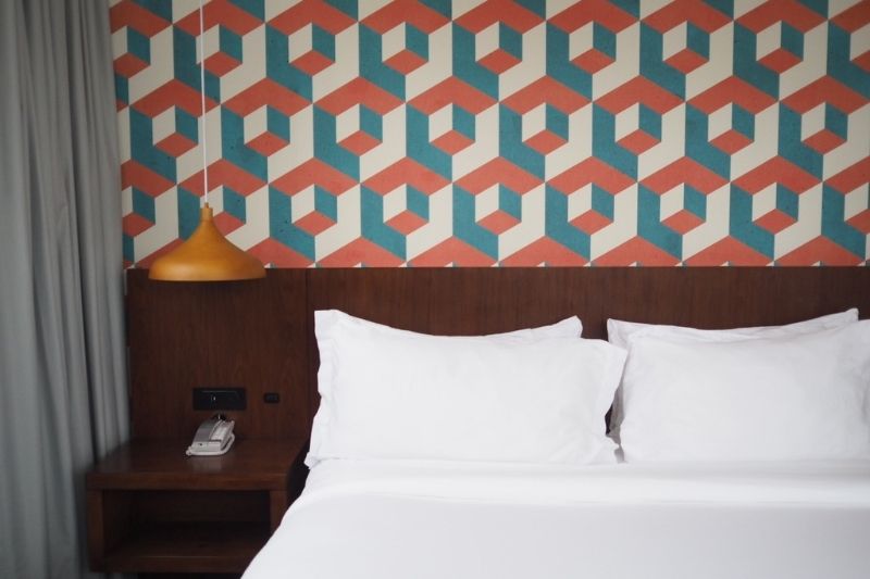 How Wallpaper Can Be A Perfect Fit for Your Apartment #beverlyhills #beverlyhillsmagazine #bevhillsmag #wallpaper #installingwallpaper #decoratingyourhome #homedecor #interiordesignproject