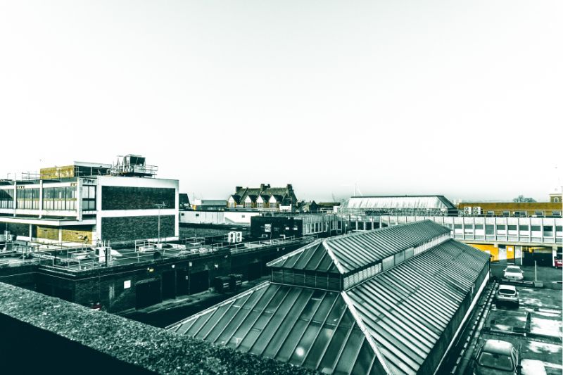 How a Poor-Looking Roof Can Negatively Impact Your Business #beverlyhills #beverlyhillsmagazine #qualityroofingservices #roofingcontractors #poor-lookingroof #successofyourbusiness #impactyourbusiness