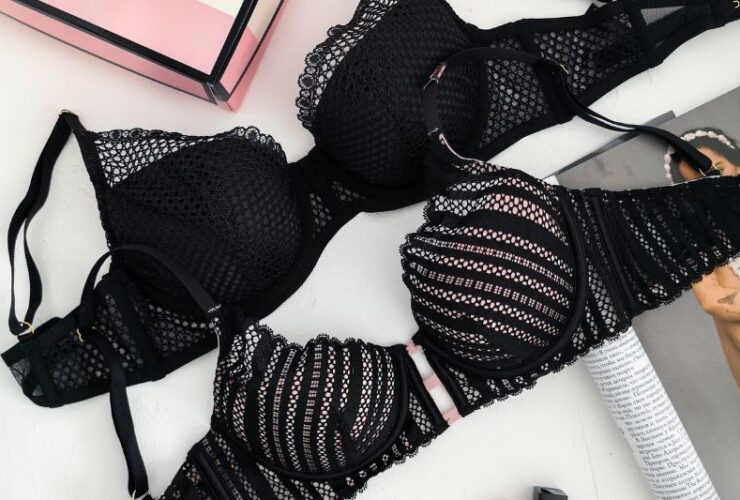 How to Buy a Bra Online #beverlyhills #beverlyhillsmagazine #buybraonline #buyingbrasonline #benefitsofwearingbras #onlineshoppingtips #bevhillsmag