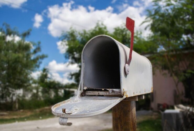 How to Choose the Perfect Mailbox for Your House #beverlyhills #beverlyhillsmagazine #mailbox #exteriordesign #customizablemailbox #residentialmailbox