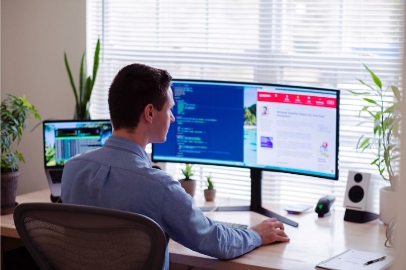 How to Create An Office Space in Your Apartment #beverlyhills #beverlyhillsmagazine #bevhillsmag #creatingyouroffice #renovatingyouroffice #settinguptheoffice #officespace #remotejob #apartmentoffice